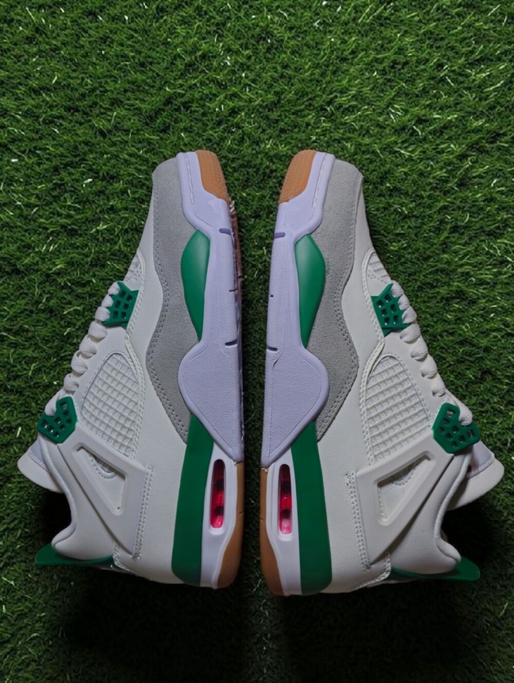 Air Jordan 4 Retro SB Pine Green Size 10 Replacement Box